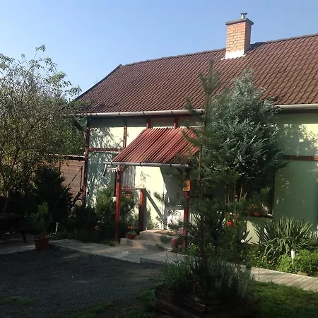 Zoldovezet Vendeghaz * Parád