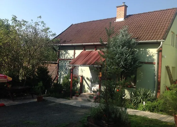 Zoldovezet Vendeghaz * Parád