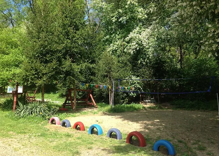 Zoldovezet Vendeghaz * Parád